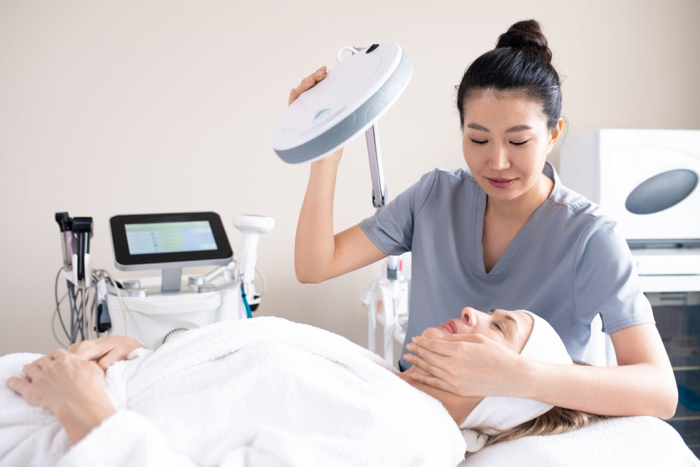 Victoria Beauty 3合1複合療法前後對比 - 紅腫消退、毛孔細緻及痘印淡化效果Victoria Beauty before and after 3-in-1 acne treatment - reduced inflammation, refined pores and faded acne scars