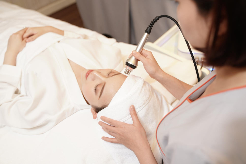 Victoria Beauty 三步肌源再生流程 - GLOW² 深層潔淨、 DEP®無創滲透及個人化營養導入Victoria Beauty 3-step skin source regeneration - GLOW² cleansing, DEP® penetration and personalized nourishment