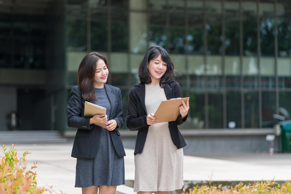 Victoria Beauty GLOW² 療程前後對比 - 毛孔精細、黑頭清除及即時水潤透亮效果Victoria Beauty before and after GLOW² treatment - refined pores, removed blackheads and instant hydrated glow