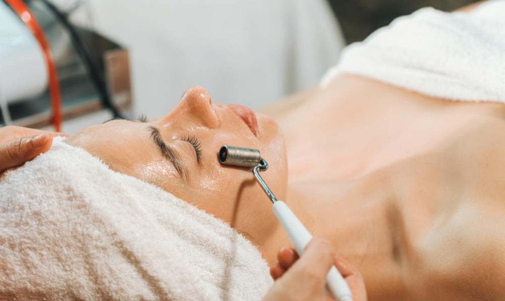 Victoria Beauty 三步肌源再生流程 - GLOW² 深層潔淨、 DEP®無創滲透及個人化營養導入Victoria Beauty 3-step skin source regeneration - GLOW² cleansing, DEP® penetration and personalized nourishment