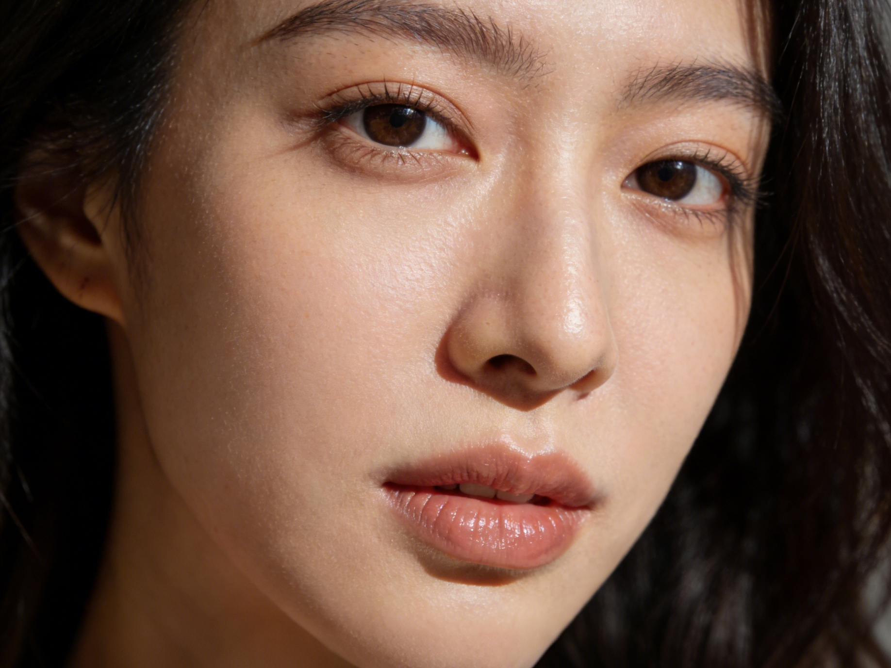 Victoria Beauty GLOW² 療程前後對比 - 毛孔精細、黑頭清除及即時水潤透亮效果Victoria Beauty before and after GLOW² treatment - refined pores, removed blackheads and instant hydrated glow